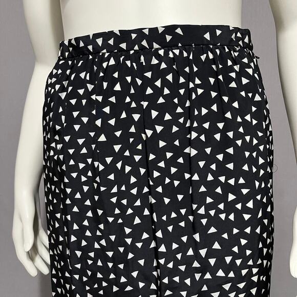 ⭐️Neiman Marcus 100% Silk Triangle Print Pencil Skirt Sz-8 - Picture 3 of 8